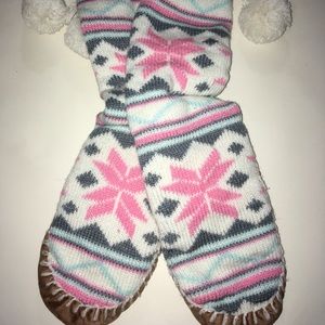 The Children’s place moccasin socks. Sz 12-13